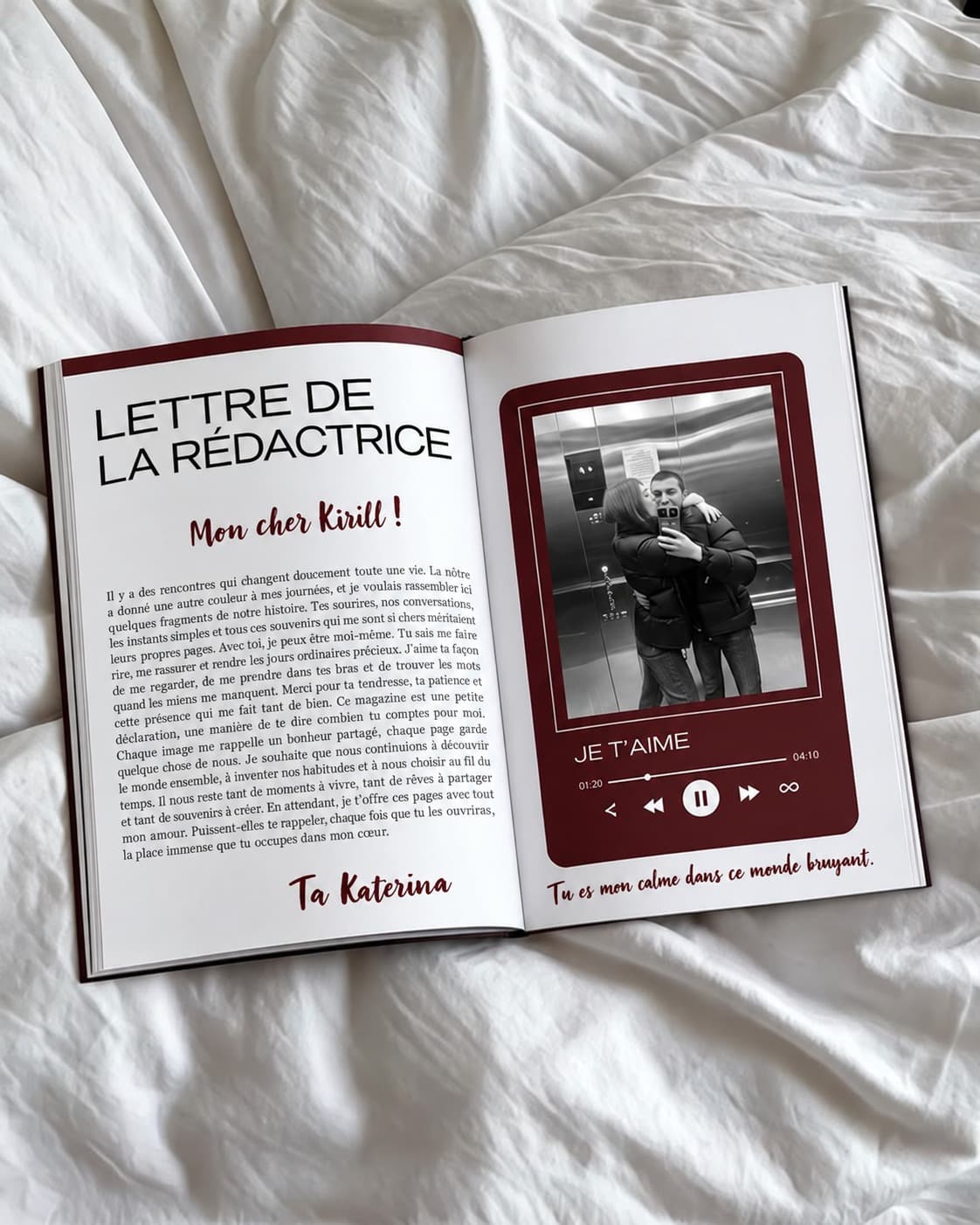 Magazine ouvert sur un lit, une lettre de la rédactrice à gauche et une photo de couple en noir et blanc à droite